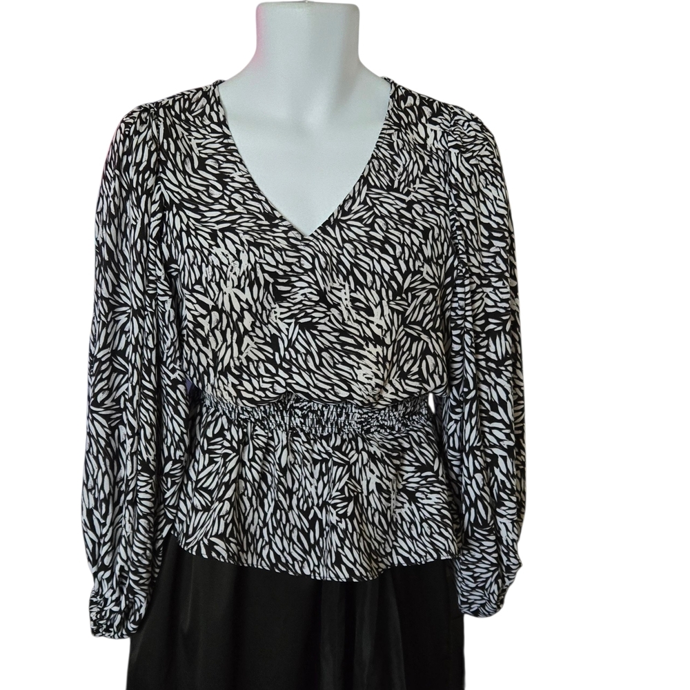 Vince Camuto Black and White Leaf Print Blouse‎
